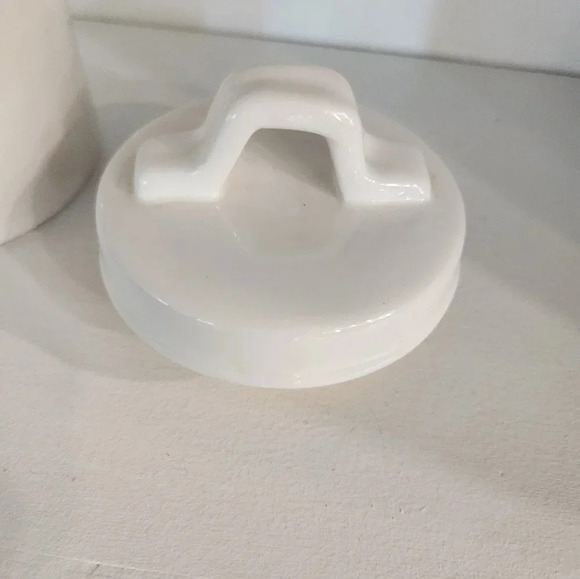 Rae dunn flour typewriter canister ceramic with lid - Picture 4 of 7